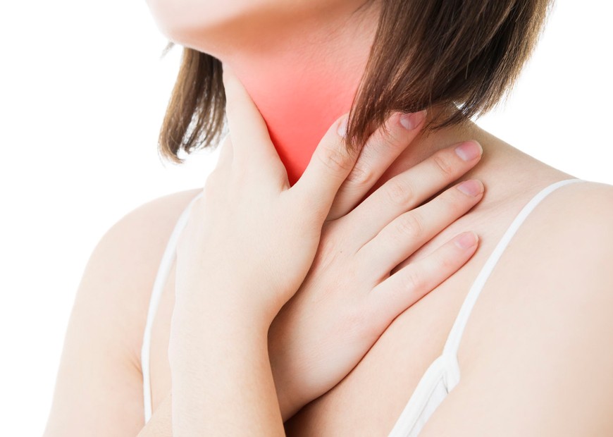 là thay đổi đột ngột của giọng nói là tình trạng thường gặp kèm theo với đau và rát cổ họng.
